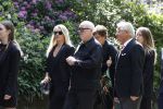 Laren 2 juni 2022
Begrafenis / dienst van Willibrord Frequin in de Sint Jansbasiliek in Laren . Rene v d Gijp kwam met zijn vrouw zoon en stiefdochter