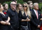 Laren 2 juni 2022
Begrafenis / dienst van Willibrord Frequin in de Sint Jansbasiliek in Laren . Rene v d Gijp kwam met zijn vrouw zoon en stiefdochter