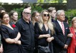 Laren 2 juni 2022
Begrafenis / dienst van Willibrord Frequin in de Sint Jansbasiliek in Laren . Rene v d Gijp kwam met zijn vrouw zoon en stiefdochter