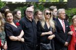 Laren 2 juni 2022
Begrafenis / dienst van Willibrord Frequin in de Sint Jansbasiliek in Laren . Rene v d Gijp kwam met zijn vrouw zoon en stiefdochter