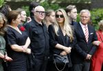 Laren 2 juni 2022
Begrafenis / dienst van Willibrord Frequin in de Sint Jansbasiliek in Laren . Rene v d Gijp kwam met zijn vrouw zoon en stiefdochter