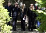 Laren 2 juni 2022
Begrafenis / dienst van Willibrord Frequin in de Sint Jansbasiliek in Laren . Rene v d Gijp kwam met zijn vrouw zoon en stiefdochter
