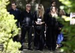 Laren 2 juni 2022
Begrafenis / dienst van Willibrord Frequin in de Sint Jansbasiliek in Laren . Rene v d Gijp kwam met zijn vrouw zoon en stiefdochter