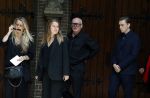 Laren 2 juni 2022
Begrafenis / dienst van Willibrord Frequin in de Sint Jansbasiliek in Laren . Rene v d Gijp kwam met zijn vrouw zoon en stiefdochter