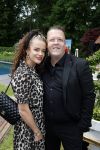 Huizen 25 mei 2022
Feestje ivm de nieuwe TLC serie van Louisa en Rowan op z'n Gooisch. Louisa Janssen en haar man Rowan .
Rutger v Barneveld met zijn nieuwe vriendin