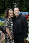 Huizen 25 mei 2022
Feestje ivm de nieuwe TLC serie van Louisa en Rowan op z'n Gooisch. Louisa Janssen en haar man Rowan .
Rutger v Barneveld met zijn nieuwe vriendin