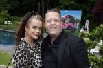 Huizen 25 mei 2022
Feestje ivm de nieuwe TLC serie van Louisa en Rowan op z'n Gooisch. Louisa Janssen en haar man Rowan .
Rutger v Barneveld met zijn nieuwe vriendin