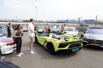 Zandvoort 18 mei 2022
Frans Duijts en andere manne rijden met hun mooie auto voor stichting zorgeloos kind op circuitpark Zandvoort.  Sasan Azimi in zijn groene Lamborghini cabrio.