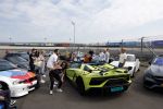 Zandvoort 18 mei 2022
Frans Duijts en andere manne rijden met hun mooie auto voor stichting zorgeloos kind op circuitpark Zandvoort.  Sasan Azimi in zijn groene Lamborghini cabrio.