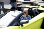 Zandvoort 18 mei 2022
Frans Duijts en andere manne rijden met hun mooie auto voor stichting zorgeloos kind op circuitpark Zandvoort.  Sasan Azimi in zijn groene Lamborghini cabrio.
