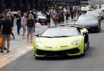 Zandvoort 18 mei 2022
Frans Duijts en andere manne rijden met hun mooie auto voor stichting zorgeloos kind op circuitpark Zandvoort.  Sasan Azimi in zijn groene Lamborghini cabrio.