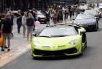 Zandvoort 18 mei 2022
Frans Duijts en andere manne rijden met hun mooie auto voor stichting zorgeloos kind op circuitpark Zandvoort.  Sasan Azimi in zijn groene Lamborghini cabrio.