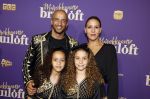Amsterdam 30 mei 2022
Premiere Marokkaanse bruiloft in Tuschinski met oa als castleden Samouya Ahouaoui Walid Benmbarek Pip Pellens Liza Sips en Nabil Aouled Ayad in tuschinski. Walid met vrouw Mouna Laroussi