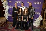Amsterdam 30 mei 2022
Premiere Marokkaanse bruiloft in Tuschinski met oa als castleden Samouya Ahouaoui Walid Benmbarek Pip Pellens Liza Sips en Nabil Aouled Ayad in tuschinski. Walid met vrouw Mouna Laroussi