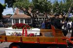 Laren 2 juni 2022
Begrafenis / dienst van Willibrord Frequin in de Sint Jansbasiliek in Laren . Ze reden nog eenmaal voorbij Moeke Spijstra