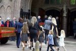 Laren 2 juni 2022
Begrafenis / dienst van Willibrord Frequin in de Sint Jansbasiliek in Laren . Gesina Rebecca Barbara Louis en  Merel Frequin waren met aanhang aanwezig