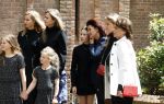 Laren 2 juni 2022
Begrafenis / dienst van Willibrord Frequin in de Sint Jansbasiliek in Laren . Gesina Rebecca Barbara Louis en  Merel Frequin waren met aanhang aanwezig