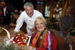 Hilversum 27 mei 2023
Omroep Max viert tijdens uitzending de 80e verjaardag van Erica Terpstra.
Aanwezig oa oa Albert Verlinde Onno Hoes Robert v Beckhoven Jan Slagter Sybrand Niessen Aran bade en Trinko Keen.