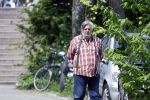 Amsterdam, 18 Mei 2023
Hans v d Togt wandelend met zijn hondje door Amsterdam