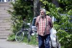 Amsterdam, 18 Mei 2023
Hans v d Togt wandelend met zijn hondje door Amsterdam