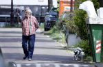 Amsterdam, 18 Mei 2023
Hans v d Togt wandelend met zijn hondje door Amsterdam