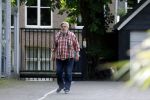 Amsterdam, 18 Mei 2023
Hans v d Togt wandelend met zijn hondje door Amsterdam