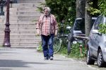 Amsterdam, 18 Mei 2023
Hans v d Togt wandelend met zijn hondje door Amsterdam