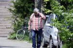 Amsterdam, 18 Mei 2023
Hans v d Togt wandelend met zijn hondje door Amsterdam