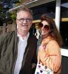 Noordwijk 17 mei 2023
Opening pension Code Rose van Martien Meiland en Erica Meiland . Ook Montana Maxime en Leroy Molkenboer zijn aanwezig Dochter Claire doet de openingshandeling.
Jaap Meiland met zijn vrouw