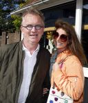 Noordwijk 17 mei 2023
Opening pension Code Rose van Martien Meiland en Erica Meiland . Ook Montana Maxime en Leroy Molkenboer zijn aanwezig Dochter Claire doet de openingshandeling.
Jaap Meiland met zijn vrouw