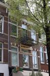 Amsterdam 20 mei 2023
Het balkon van het huis / appartement van Leco v Zadelhoff wordt ondersteund door een houten constructie.
