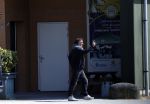 Alkmaar eo 17 mei 2023
Marco Borsato krijgt uitleg over dressuur van een instructeur op een manege