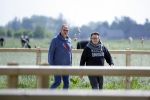 Alkmaar eo 17 mei 2023
Marco Borsato krijgt uitleg over dressuur van een instructeur op een manege