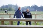 Alkmaar eo 17 mei 2023
Marco Borsato krijgt uitleg over dressuur van een instructeur op een manege