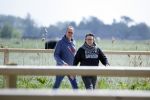 Alkmaar eo 17 mei 2023
Marco Borsato krijgt uitleg over dressuur van een instructeur op een manege