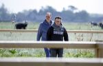 Alkmaar eo 17 mei 2023
Marco Borsato krijgt uitleg over dressuur van een instructeur op een manege