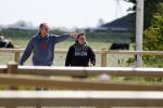 Alkmaar eo 17 mei 2023
Marco Borsato krijgt uitleg over dressuur van een instructeur op een manege