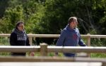 Alkmaar eo 17 mei 2023
Marco Borsato krijgt uitleg over dressuur van een instructeur op een manege