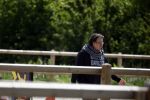 Alkmaar eo 17 mei 2023
Marco Borsato krijgt uitleg over dressuur van een instructeur op een manege
