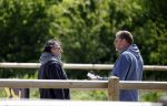 Alkmaar eo 17 mei 2023
Marco Borsato krijgt uitleg over dressuur van een instructeur op een manege