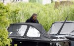 Alkmaar 24 mei 2023
Marco Borsato sluit zijn boot / sloep af nadat hij met 5 dames is gaan varen .
Op het moment dat er een rondvaart boot voorbij hem vaart lacht hij nnaar de mensen in die rondvaartboot.