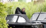 Alkmaar 24 mei 2023
Marco Borsato sluit zijn boot / sloep af nadat hij met 5 dames is gaan varen .
Op het moment dat er een rondvaart boot voorbij hem vaart lacht hij nnaar de mensen in die rondvaartboot.