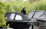 Alkmaar 24 mei 2023
Marco Borsato sluit zijn boot / sloep af nadat hij met 5 dames is gaan varen .
Op het moment dat er een rondvaart boot voorbij hem vaart lacht hij nnaar de mensen in die rondvaartboot.