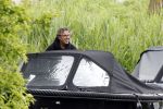 Alkmaar 24 mei 2023
Marco Borsato sluit zijn boot / sloep af nadat hij met 5 dames is gaan varen .
Op het moment dat er een rondvaart boot voorbij hem vaart lacht hij nnaar de mensen in die rondvaartboot.