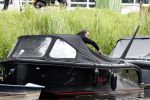Alkmaar 24 mei 2023
Marco Borsato sluit zijn boot / sloep af nadat hij met 5 dames is gaan varen .
Op het moment dat er een rondvaart boot voorbij hem vaart lacht hij nnaar de mensen in die rondvaartboot.