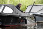 Alkmaar 24 mei 2023
Marco Borsato sluit zijn boot / sloep af nadat hij met 5 dames is gaan varen .
Op het moment dat er een rondvaart boot voorbij hem vaart lacht hij nnaar de mensen in die rondvaartboot.