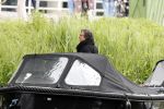 Alkmaar 24 mei 2023
Marco Borsato sluit zijn boot / sloep af nadat hij met 5 dames is gaan varen .
Op het moment dat er een rondvaart boot voorbij hem vaart lacht hij nnaar de mensen in die rondvaartboot.