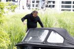 Alkmaar 24 mei 2023
Marco Borsato sluit zijn boot / sloep af nadat hij met 5 dames is gaan varen .
Op het moment dat er een rondvaart boot voorbij hem vaart lacht hij nnaar de mensen in die rondvaartboot.