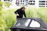 Alkmaar 24 mei 2023
Marco Borsato sluit zijn boot / sloep af nadat hij met 5 dames is gaan varen .
Op het moment dat er een rondvaart boot voorbij hem vaart lacht hij nnaar de mensen in die rondvaartboot.