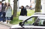 Alkmaar 24 mei 2023
Marco Borsato sluit zijn boot / sloep af nadat hij met 5 dames is gaan varen .
Op het moment dat er een rondvaart boot voorbij hem vaart lacht hij nnaar de mensen in die rondvaartboot.